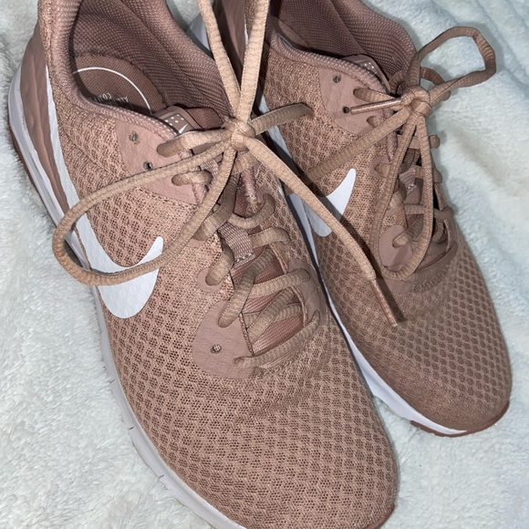 Nike pink running shoes - Picture 2 of 2